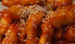 糖醋里脊肉的做法视频,酸甜可口，外酥里嫩，轻松学会的家常美食